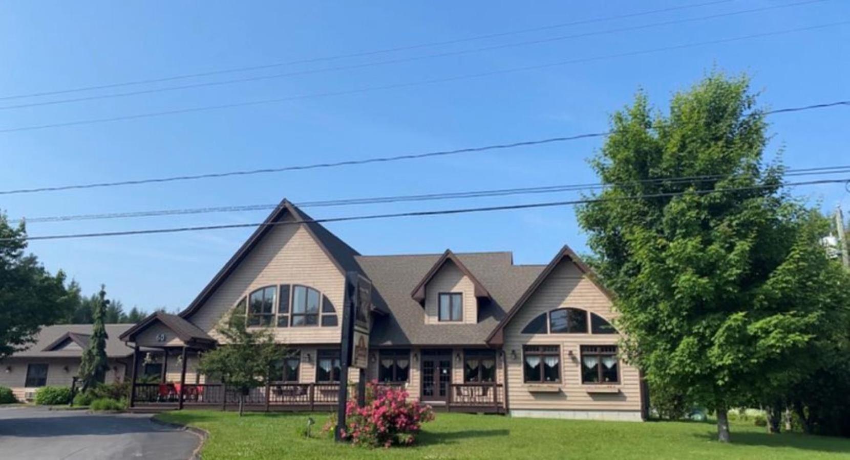 Auberge Micky Inc Edmundston Exterior photo