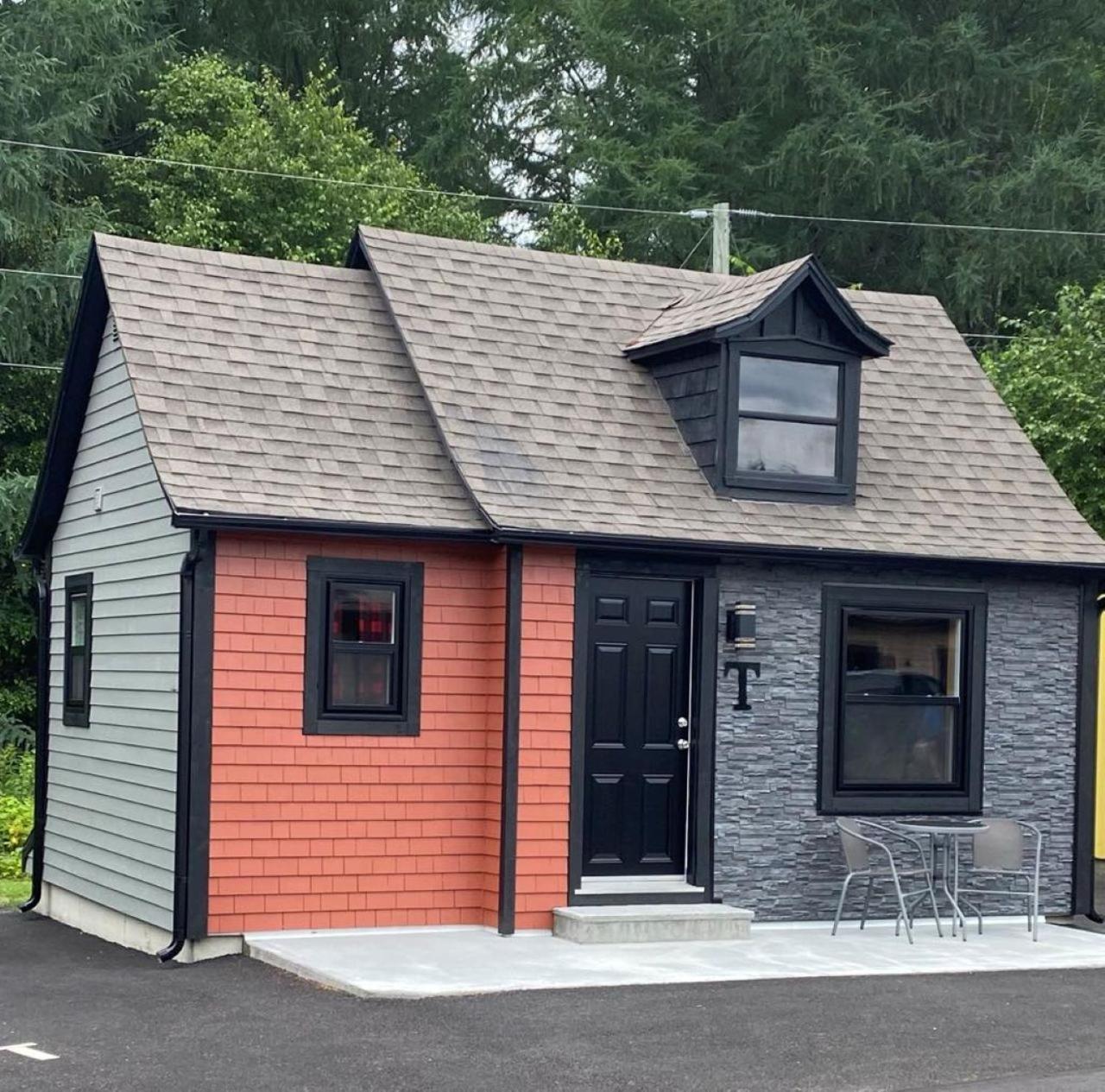 Auberge Micky Inc Edmundston Exterior photo